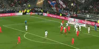 篮球湖人球员关键比赛中发挥稳定