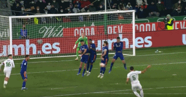 2025年成都混合团体世界杯第二阶段，日乒以8-0战胜瑞典队，取得六连胜，雪藏张本兄妹，伊藤美诚、松岛辉空表现强势。